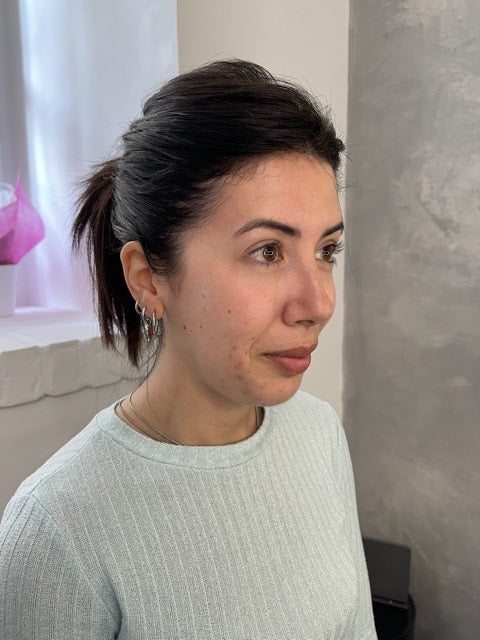 Ragazza senza trucco, prima della lezione